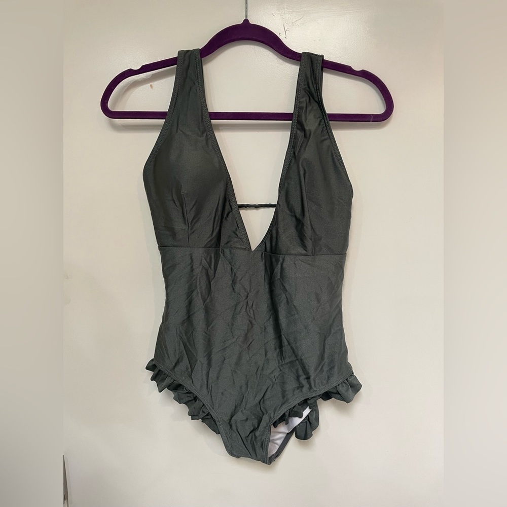 NWT Cupshe Sweet Smile Solid One Piece Swimsuit Grey Silver Ruffle LARGE